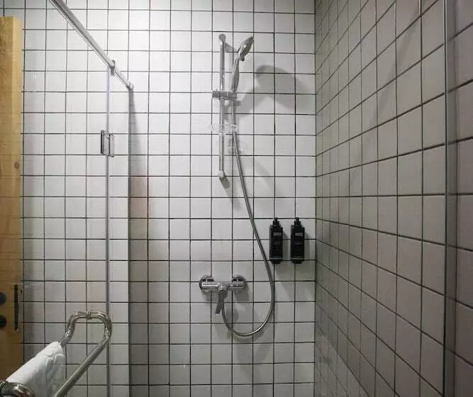 هتل Sazano Wine Cellar &