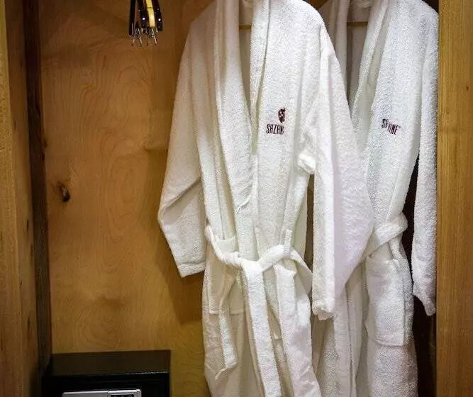 هتل Sazano Wine Cellar &