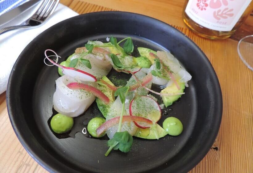 Отель Stonebreaker