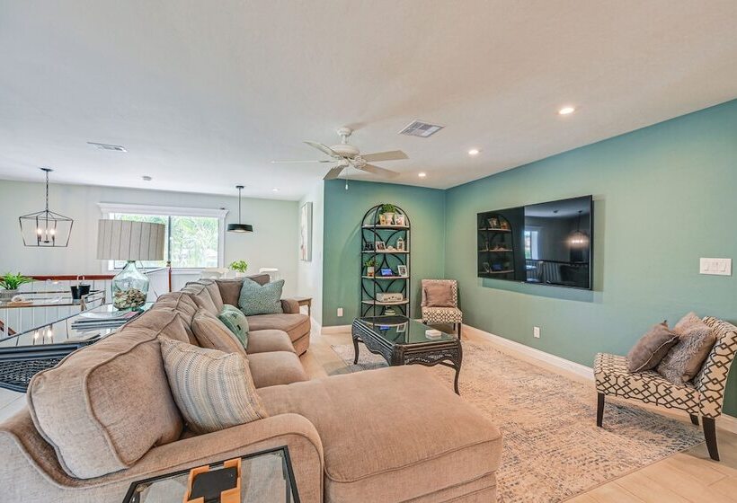 Marco Island Family Home: Pool, Lanai, Backyard!