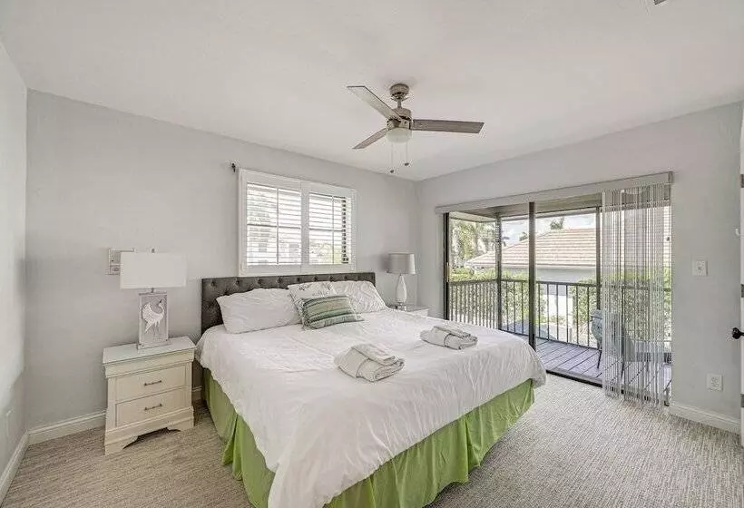 Marco Island Family Home: Pool, Lanai, Backyard!