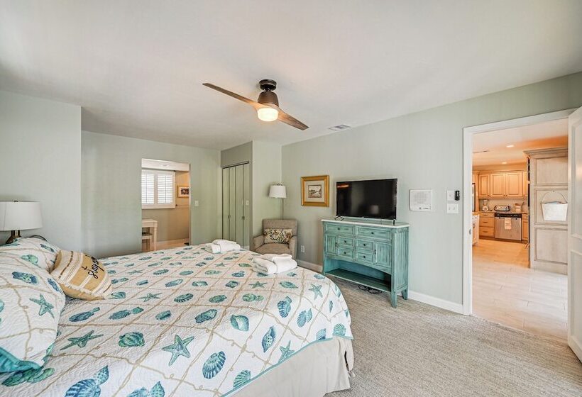 Marco Island Family Home: Pool, Lanai, Backyard!