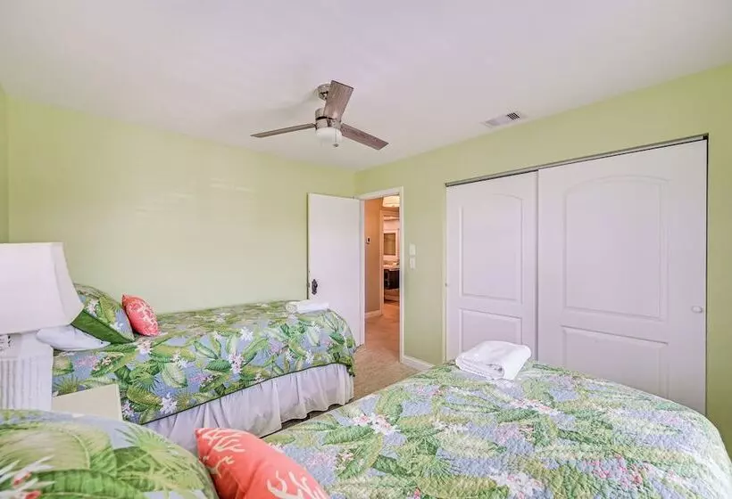 Marco Island Family Home: Pool, Lanai, Backyard!
