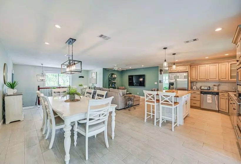 Marco Island Family Home: Pool, Lanai, Backyard!