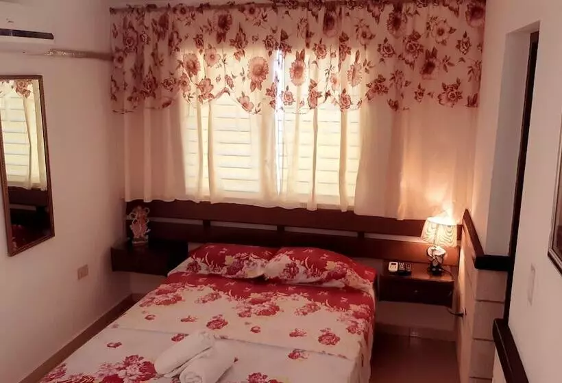 ペンション Mara Hostal