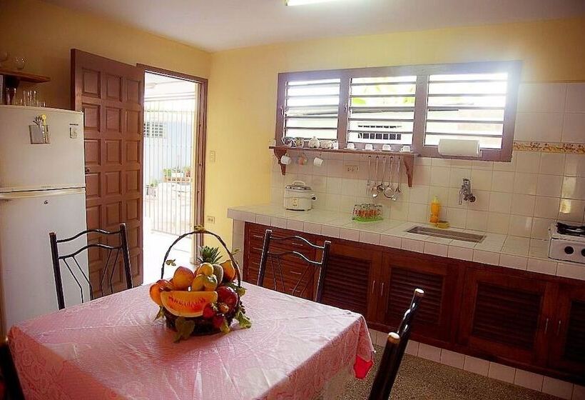 پانسیون Mara Hostal