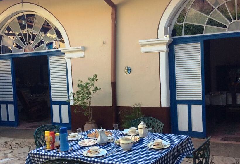 پانسیون Hostal Colonial Alelusa