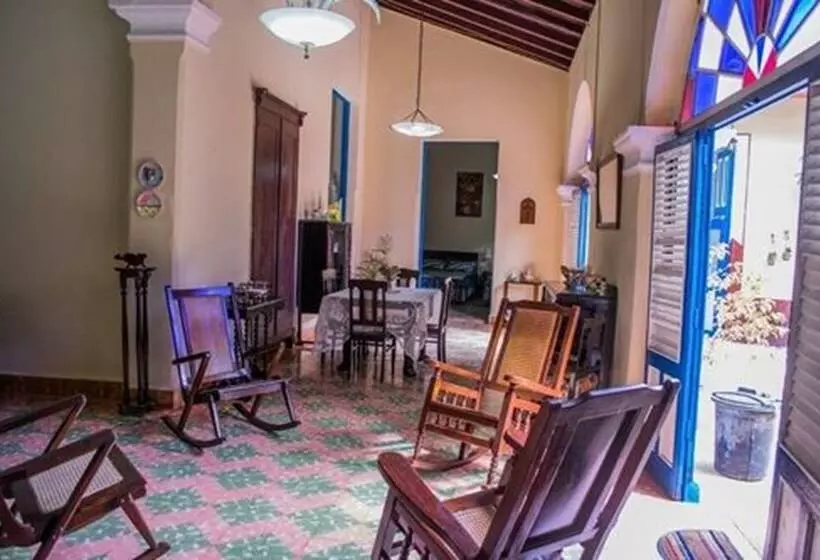 ペンション Hostal Colonial Alelusa