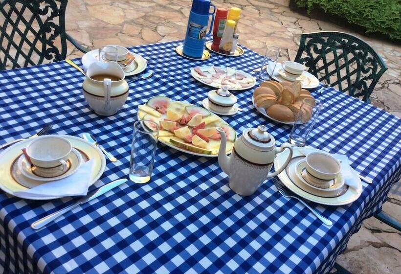 پانسیون Hostal Colonial Alelusa