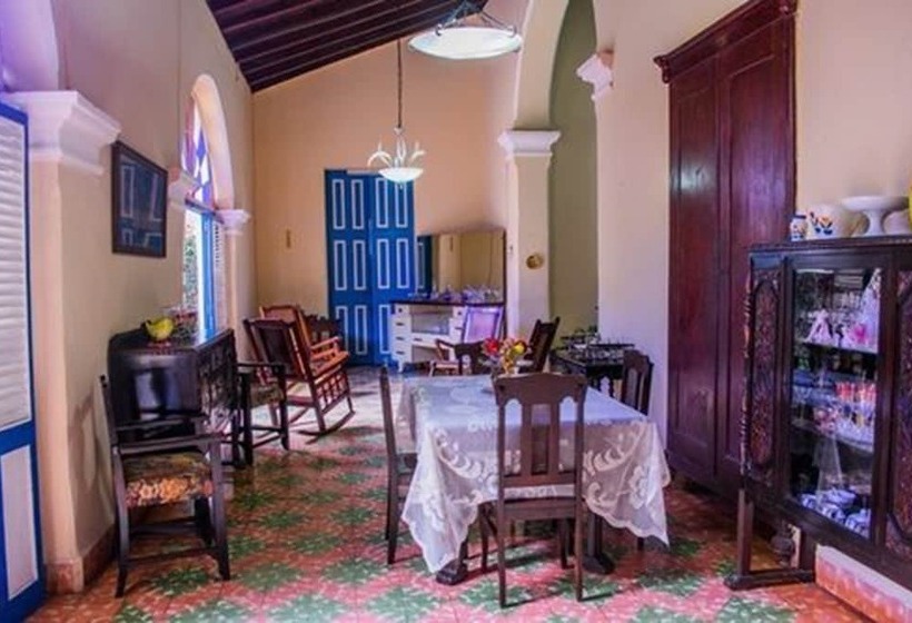 پانسیون Hostal Colonial Alelusa