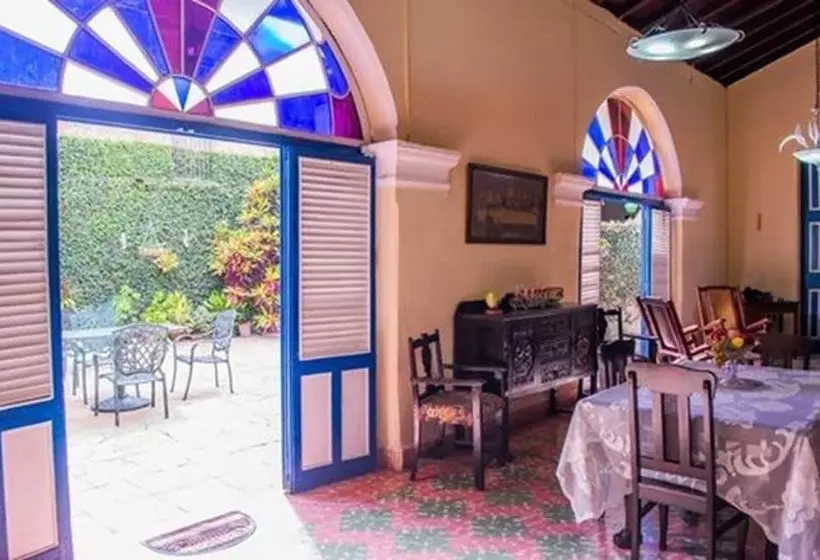 ペンション Hostal Colonial Alelusa