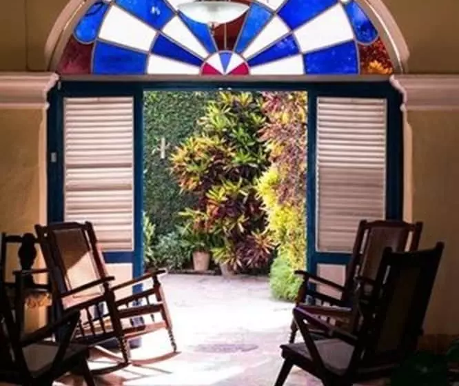 ペンション Hostal Colonial Alelusa