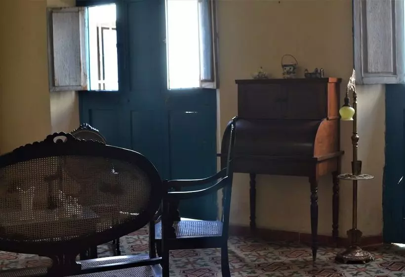 ペンション Hostal Colonial Alelusa