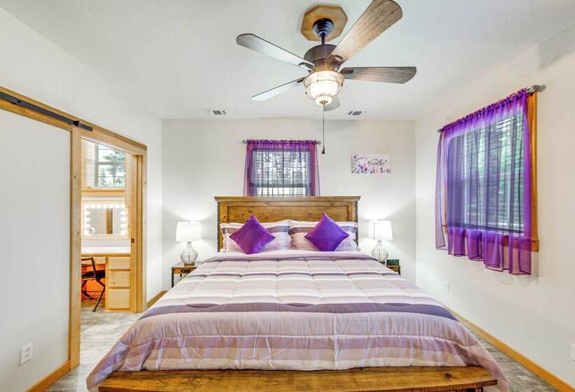 Quitman Lakefront Cabin W/ Screened Porch & Grill!