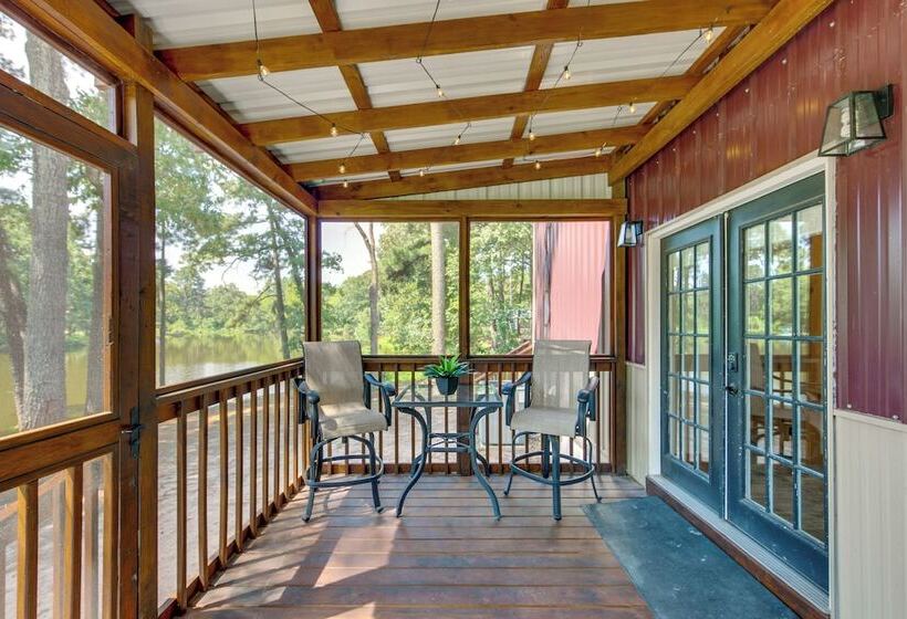 Quitman Lakefront Cabin W/ Screened Porch & Grill!