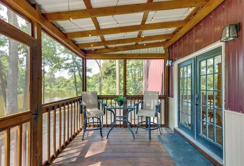 Quitman Lakefront Cabin W/ Screened Porch & Grill!
