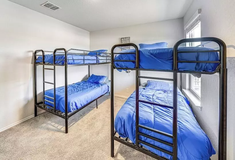 San Antonio Home W/ Pool Access: 11 Mi To Seaworld