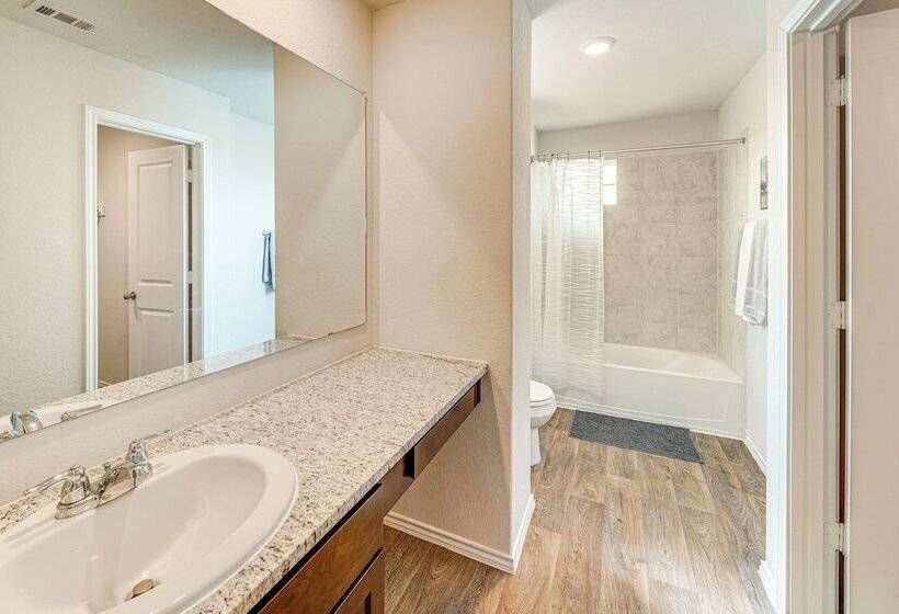 San Antonio Home W/ Pool Access: 11 Mi To Seaworld