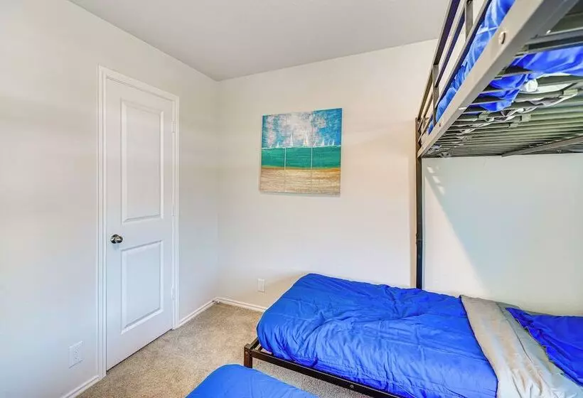 San Antonio Home W/ Pool Access: 11 Mi To Seaworld