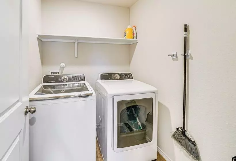 San Antonio Home W/ Pool Access: 11 Mi To Seaworld