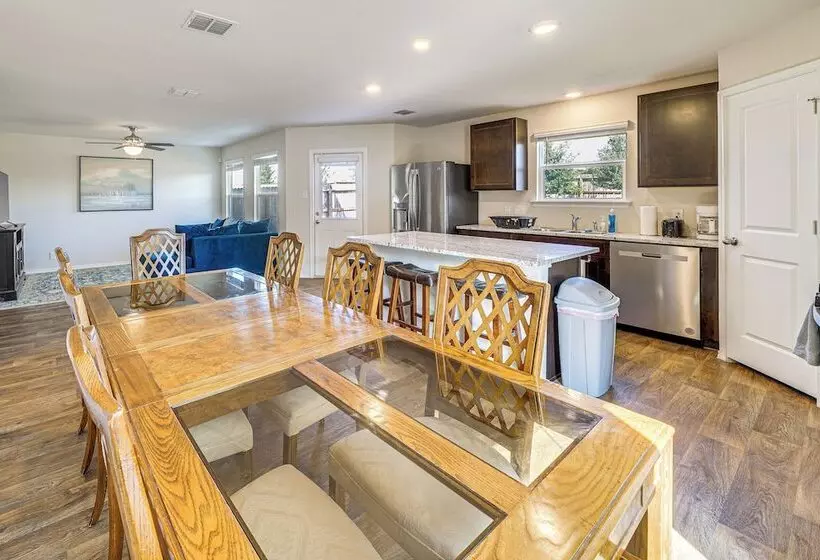 San Antonio Home W/ Pool Access: 11 Mi To Seaworld