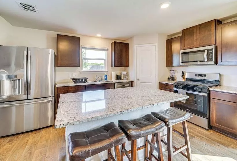 San Antonio Home W/ Pool Access: 11 Mi To Seaworld