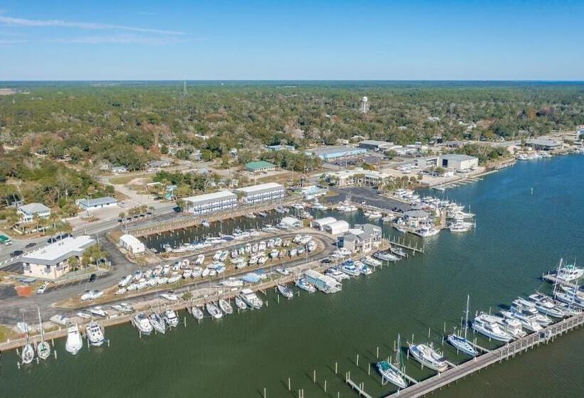 The Moorings Hotel And Marina