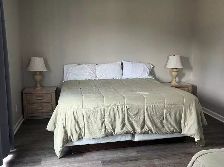 The Moorings Hotel And Marina