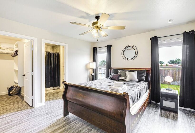 Urbana Cabana: Modern Home 8 Mi To Texas Tech!