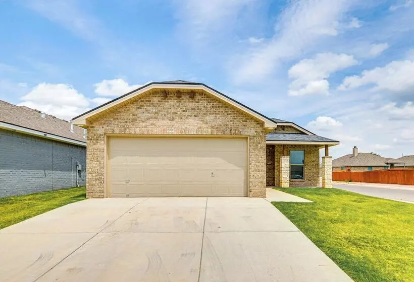 Urbana Cabana:  Modern Home 8 Mi To Texas Tech!