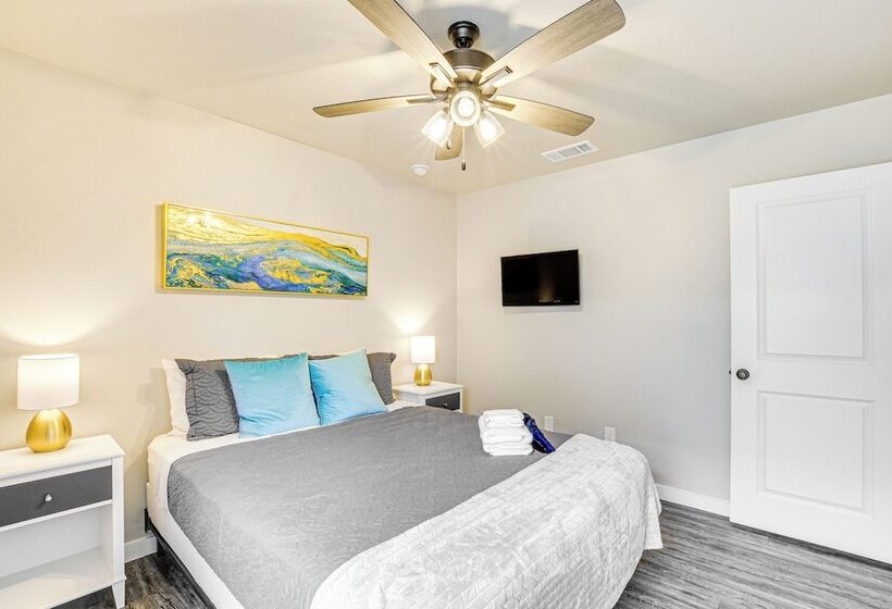 Urbana Cabana: Modern Home 8 Mi To Texas Tech!