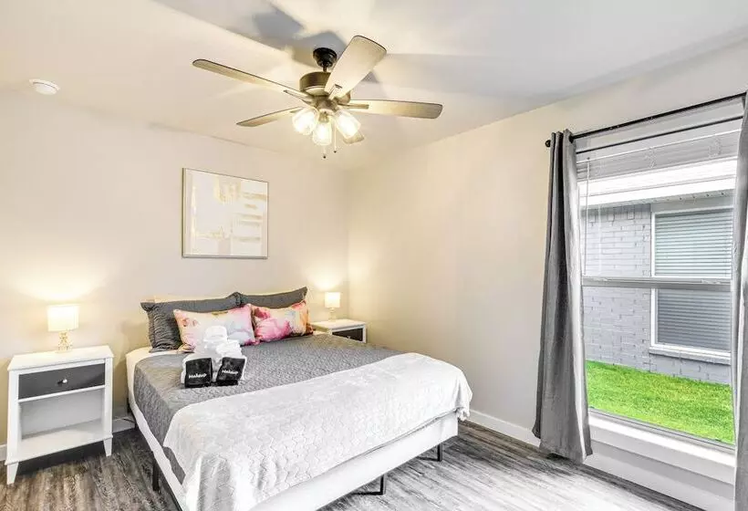 Urbana Cabana:  Modern Home 8 Mi To Texas Tech!