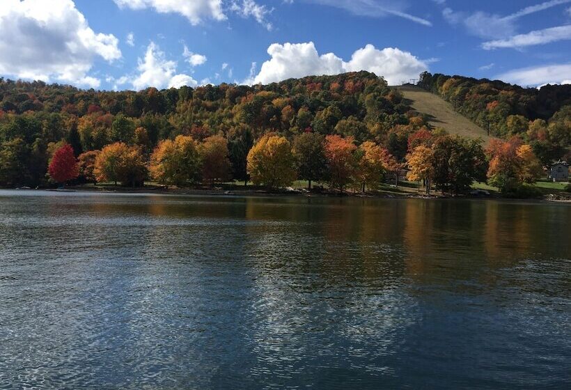 مبيت وإفطار Lake Pointe Inn