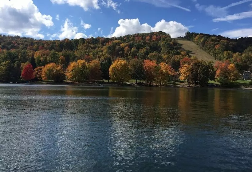 Aamiaismajoitus (B&B) Lake Pointe Inn