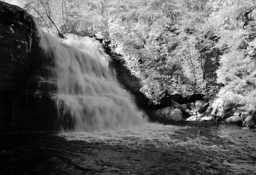 مبيت وإفطار Lake Pointe Inn