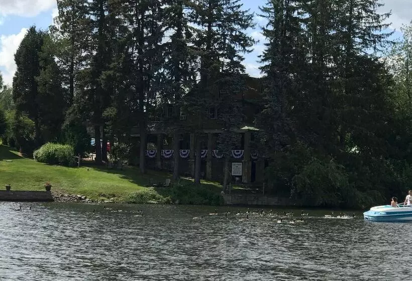 Aamiaismajoitus (B&B) Lake Pointe Inn
