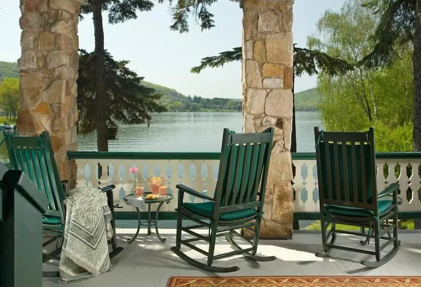 Aamiaismajoitus (B&B) Lake Pointe Inn