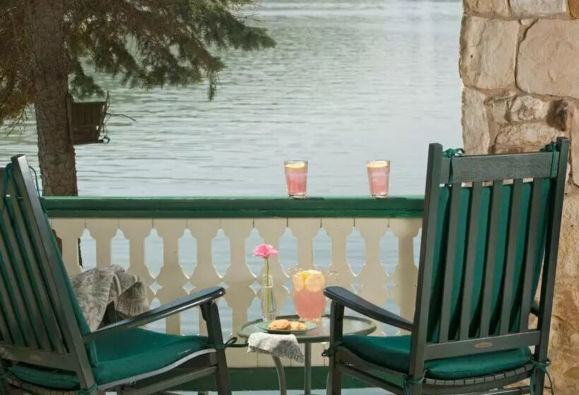 Aamiaismajoitus (B&B) Lake Pointe Inn