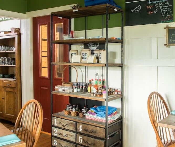 مبيت وإفطار Lake Pointe Inn