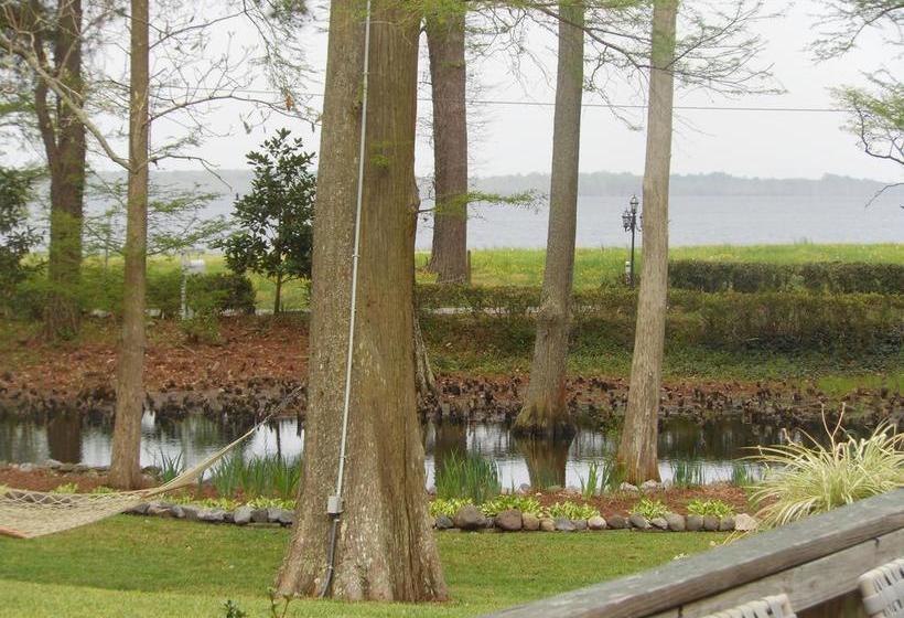 مبيت وإفطار The Pond House Inn