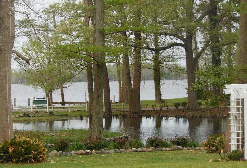 مبيت وإفطار The Pond House Inn