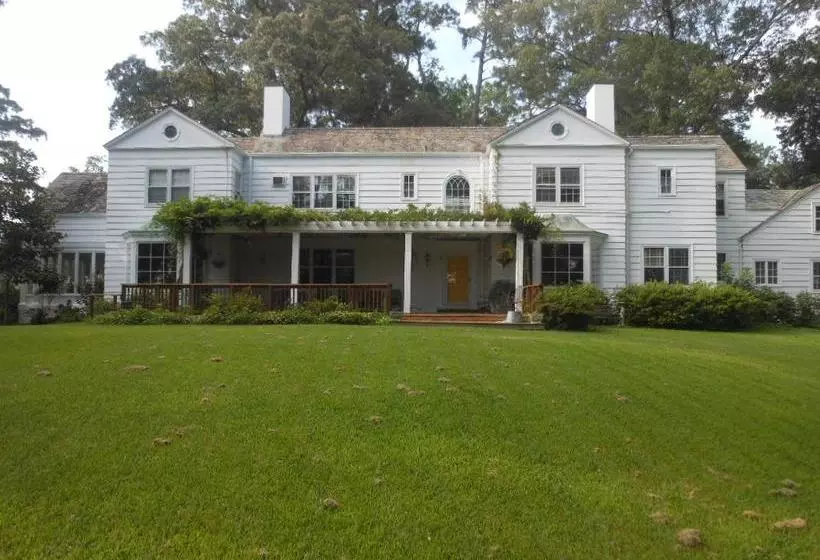ベッドアンドブレックファースト The Pond House Inn