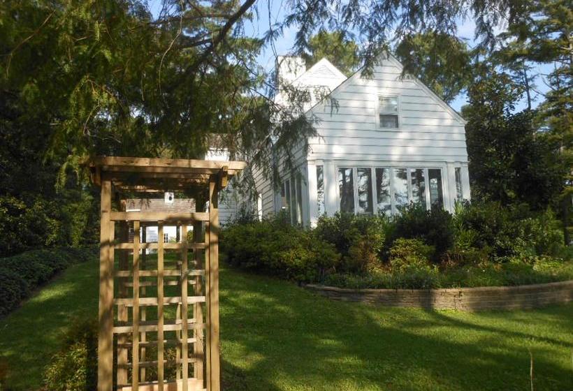 مبيت وإفطار The Pond House Inn