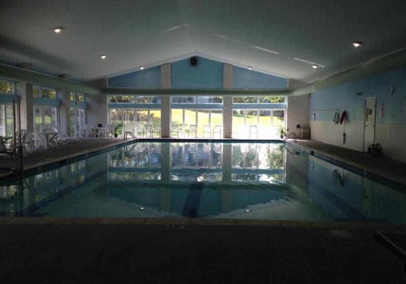 Eagle Village Resort & Chalet