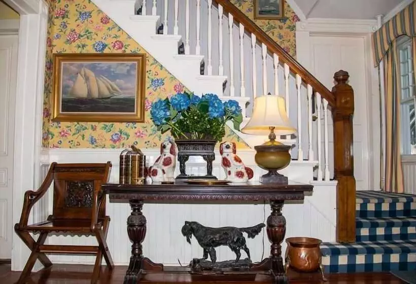 Harbor Knoll Bed And Breakfast