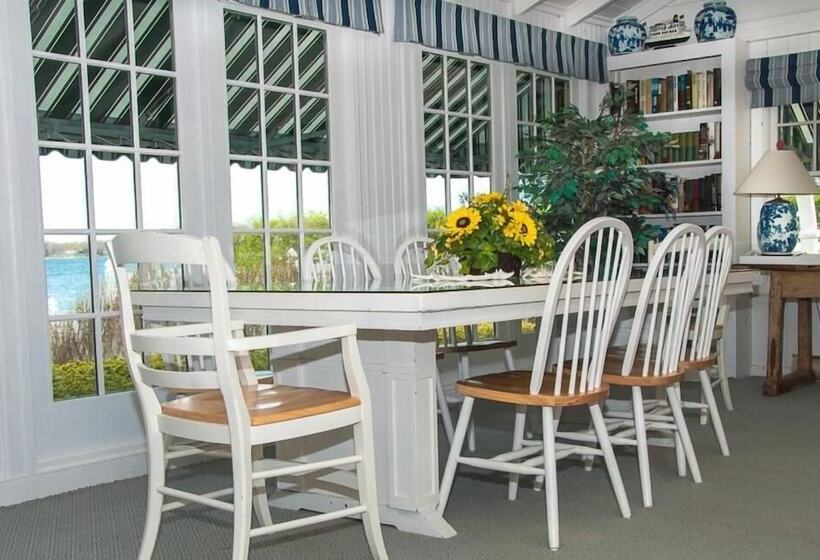 Harbor Knoll Bed And Breakfast