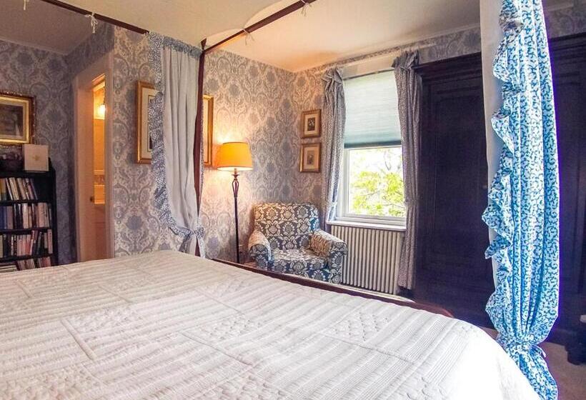 Harbor Knoll Bed And Breakfast