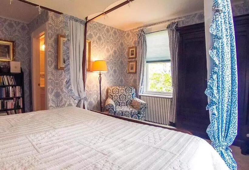 Harbor Knoll Bed And Breakfast
