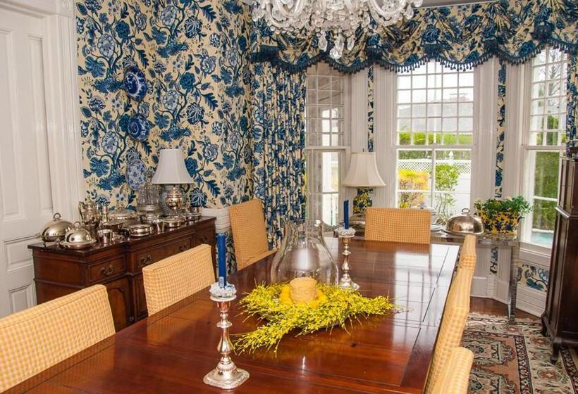 Harbor Knoll Bed And Breakfast