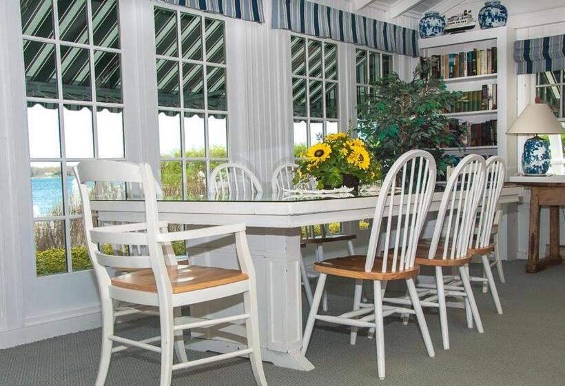 Harbor Knoll Bed And Breakfast